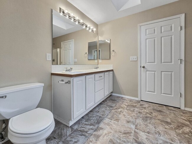 Building Photo - 2-Story modern home in Silver Firs. Large outdoor space!!!