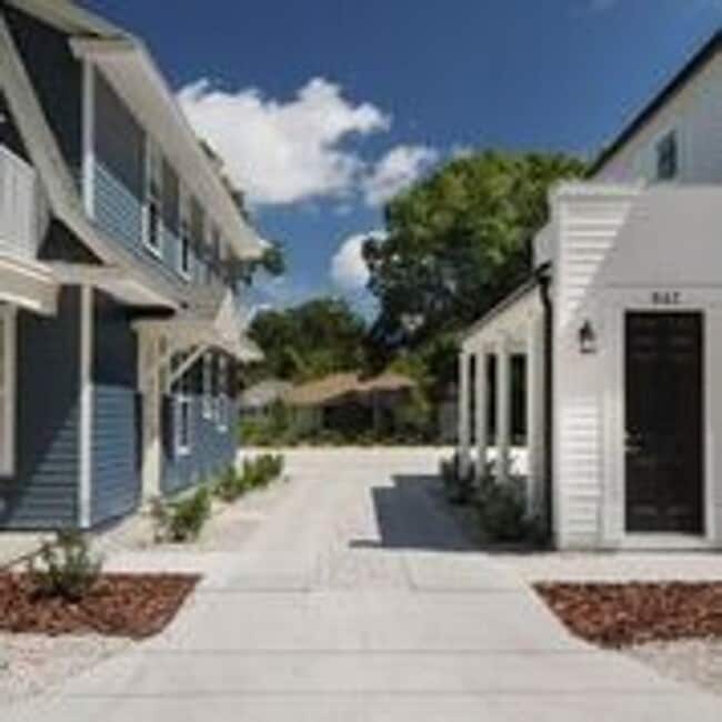 Building Photo - 4 Bedroom, 4 Bathroom House