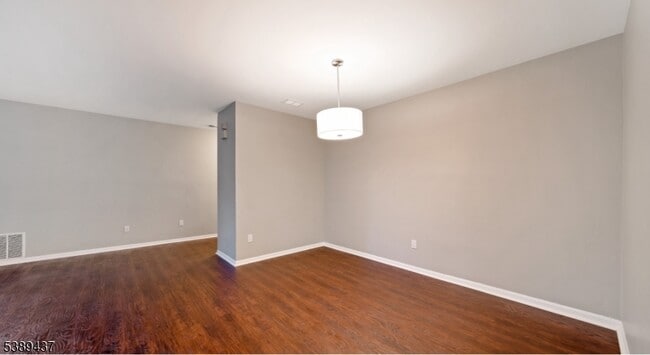 Building Photo - 130 Jamestown Rd