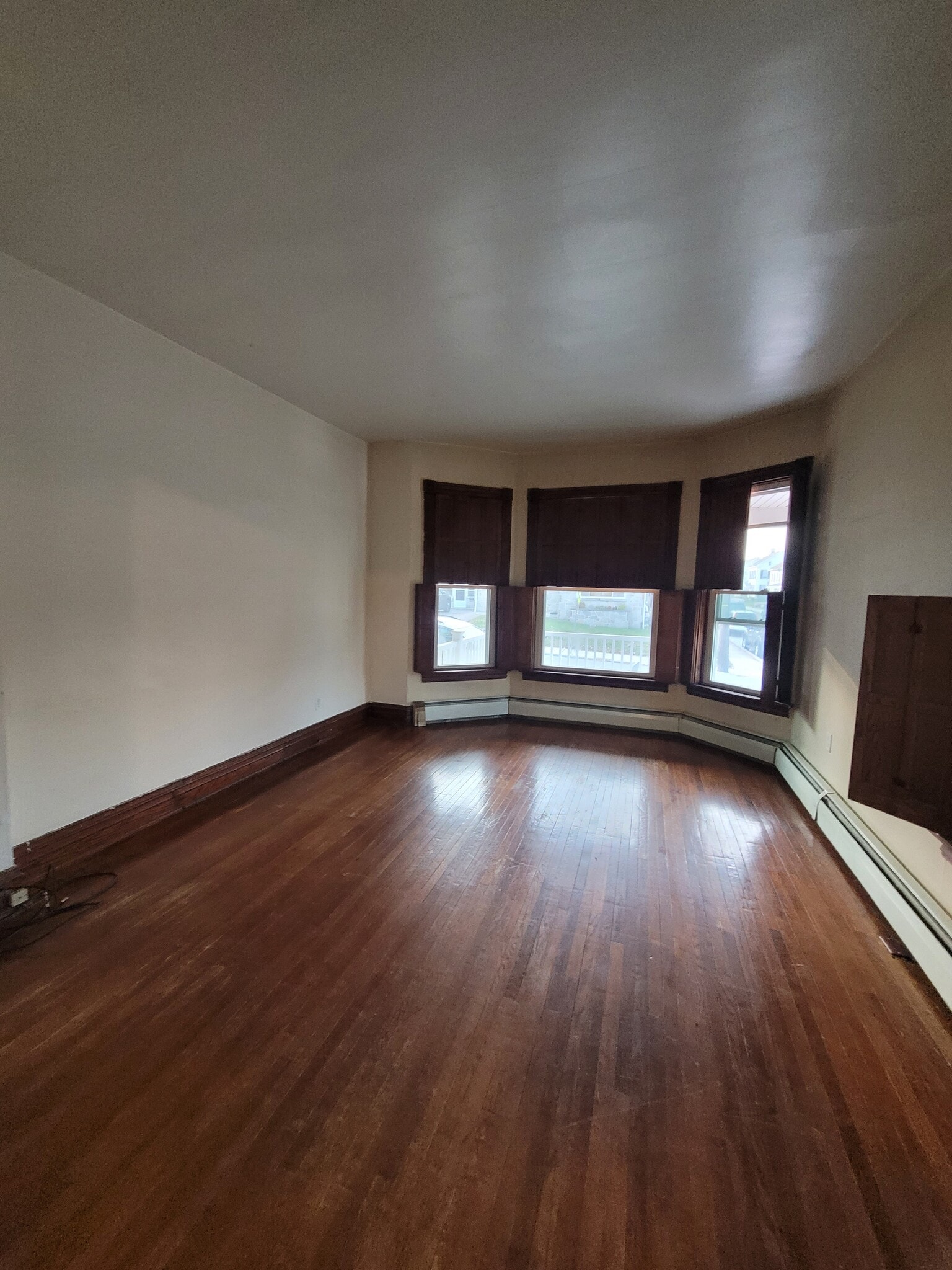 Building Photo - 227 Pleasant St