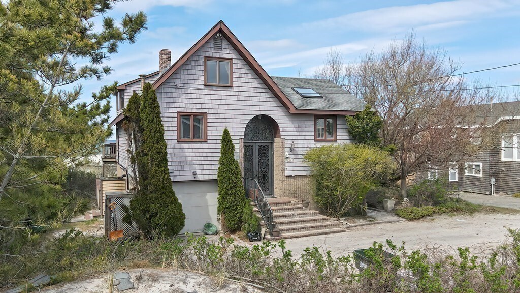 Building Photo - 18 Bungalow Rd