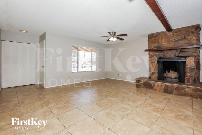 Building Photo - 2620 S Holbrook Ln