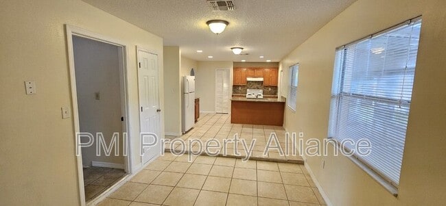 Building Photo - 411 Edwin St