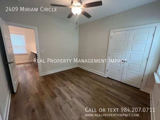 Building Photo - MOVE IN SPECIAL: 1/2 OFF 1 MONTH RENT. New...