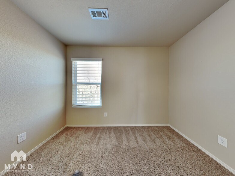 Building Photo - 938 Pinehurst Loop