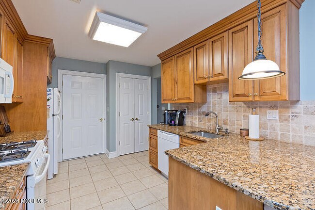 Building Photo - 14 Gansett Court
