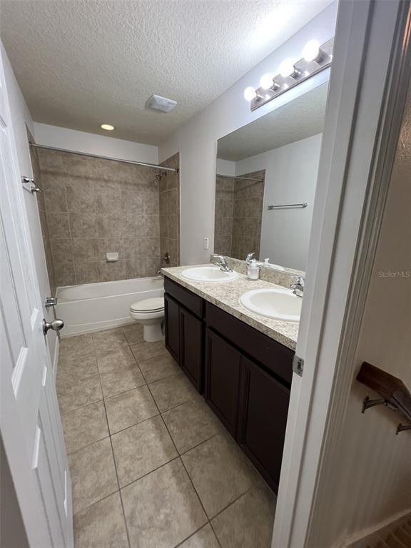 Building Photo - 15601 Carina Dr