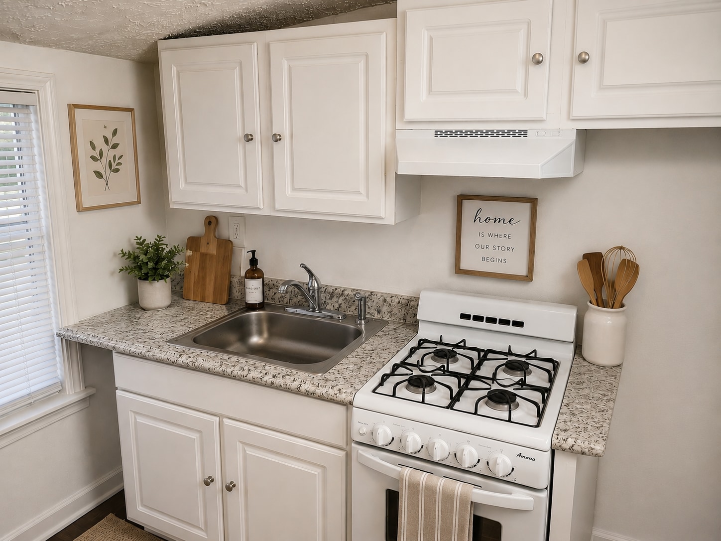Kitchen - 1970 Rome Ave