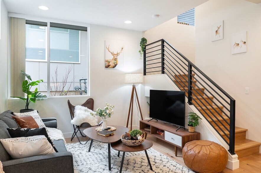 Building Photo - 34 W Cremona St