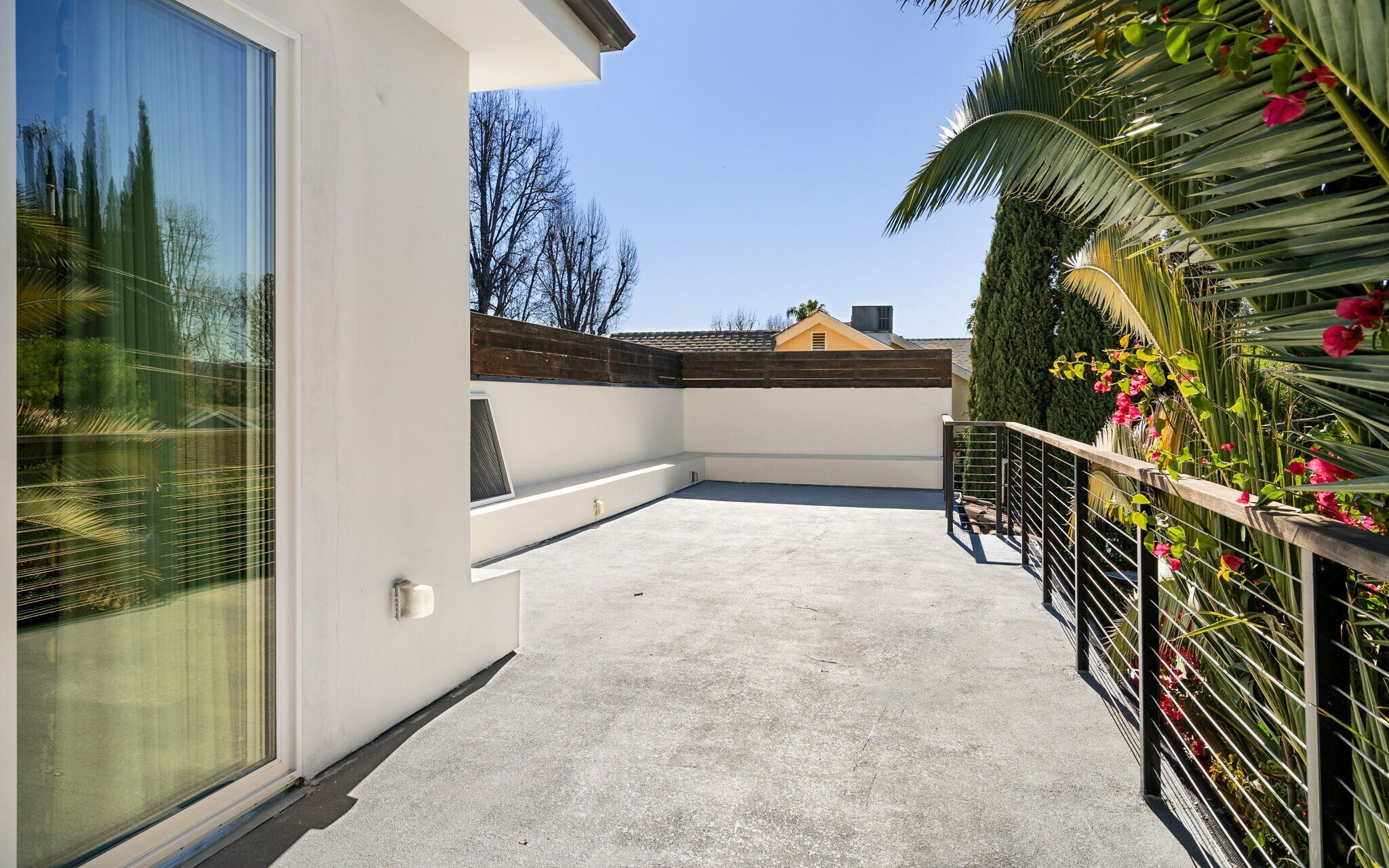 Building Photo - 5541 Matilija Ave