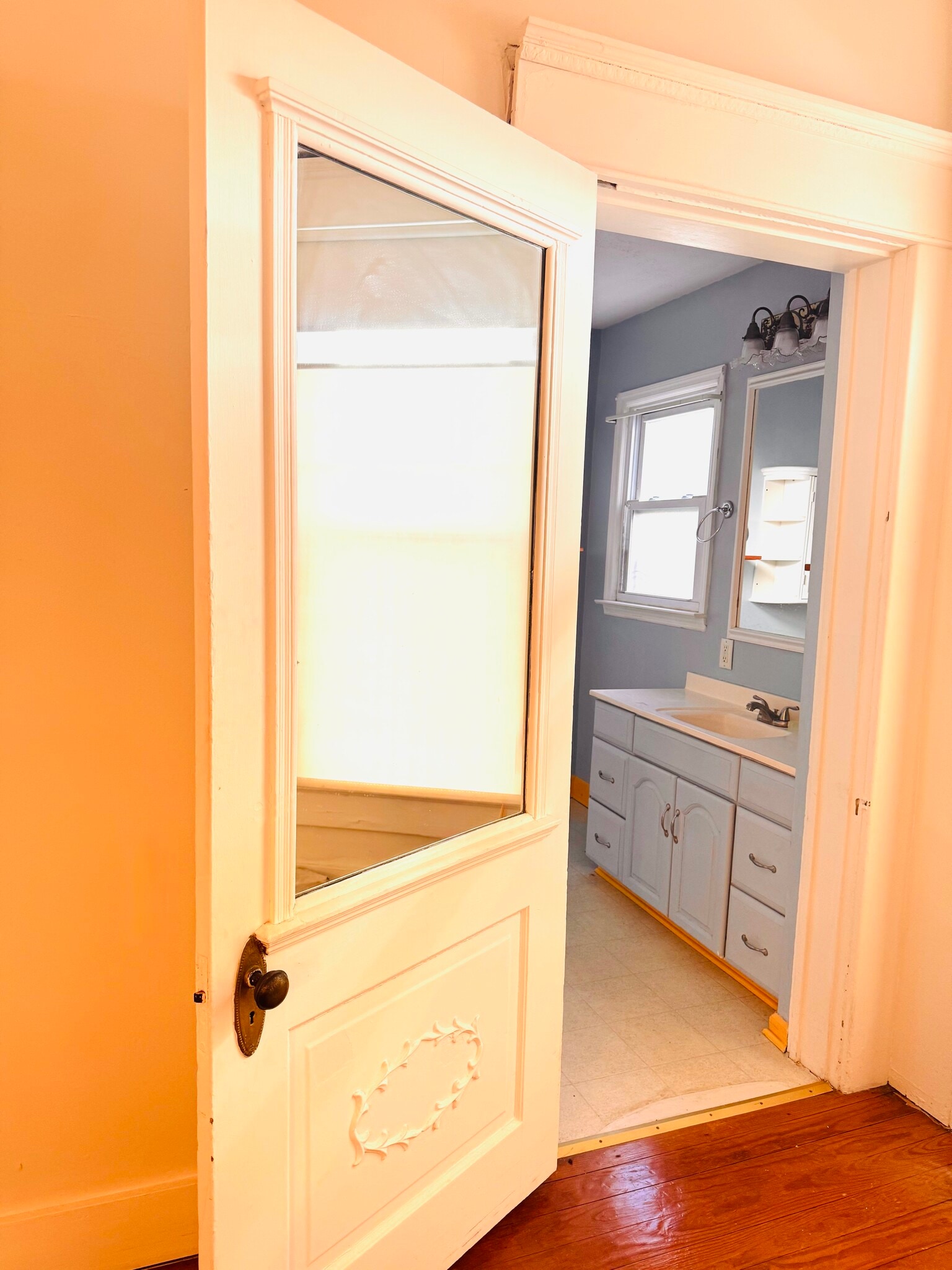 Building Photo - 503 S Broadway St