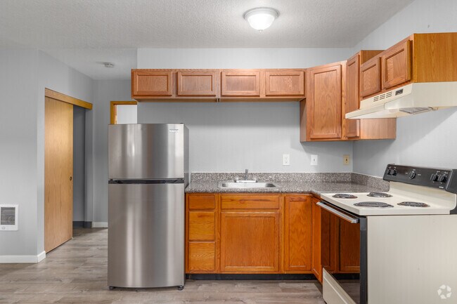 1BR, 1BA - 600SF - Country Square Apartments