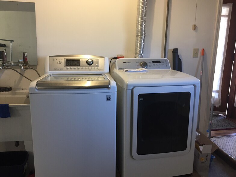 Building Photo - 369 Winchester St