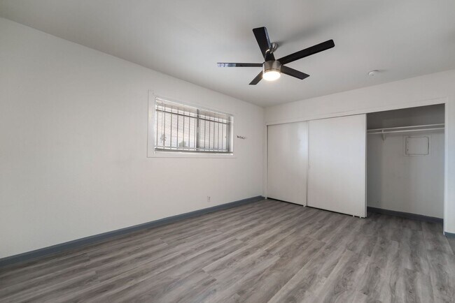 Building Photo - Modern Condo: Remodeled Elegance Awaits!