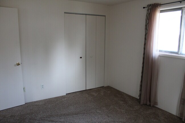 Building Photo - 4615 Maplewood Ct