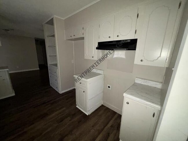 Building Photo - 28 Countrywood St