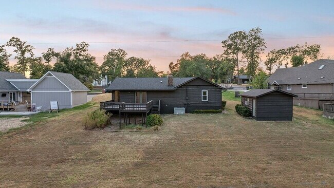 Building Photo - Ranch-Style Home Near the Razorback Greenway