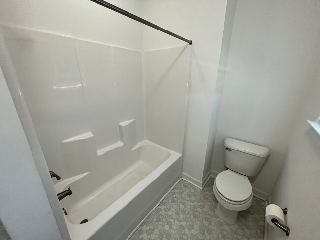 Building Photo - 4 Bedroom, 3.5 Bath Condo in Coveted Spenc...
