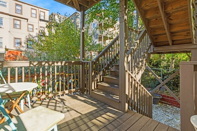 Building Photo - 171 Brooks St