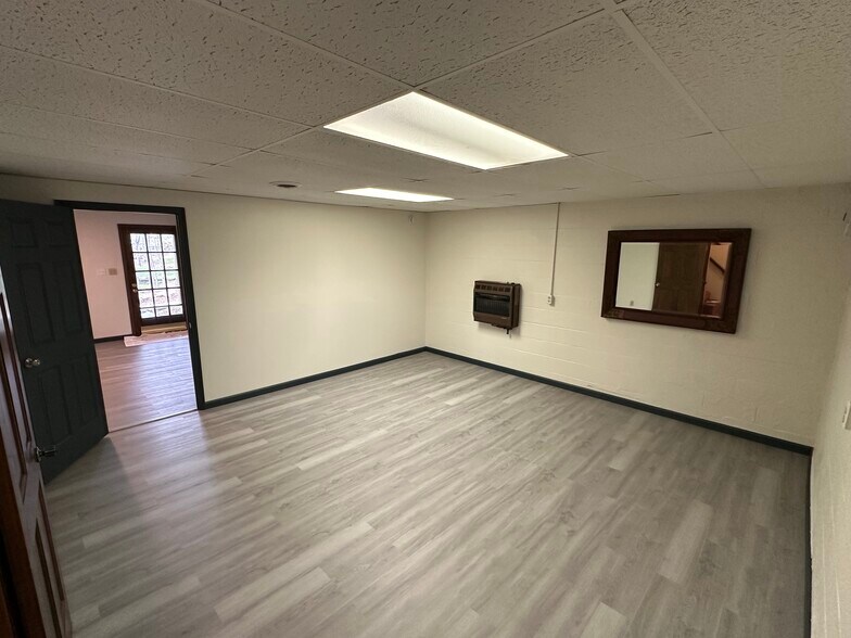 Building Photo - 1230 Stonewall Jackson Dr