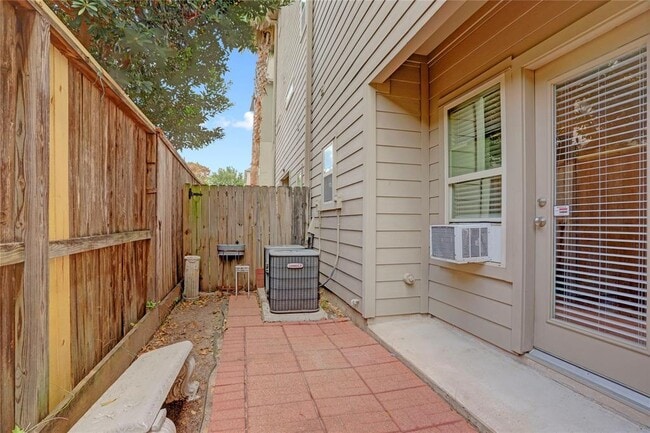 Building Photo - 5446 Crooms St