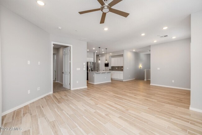 Building Photo - 250 W Queen Creek Rd