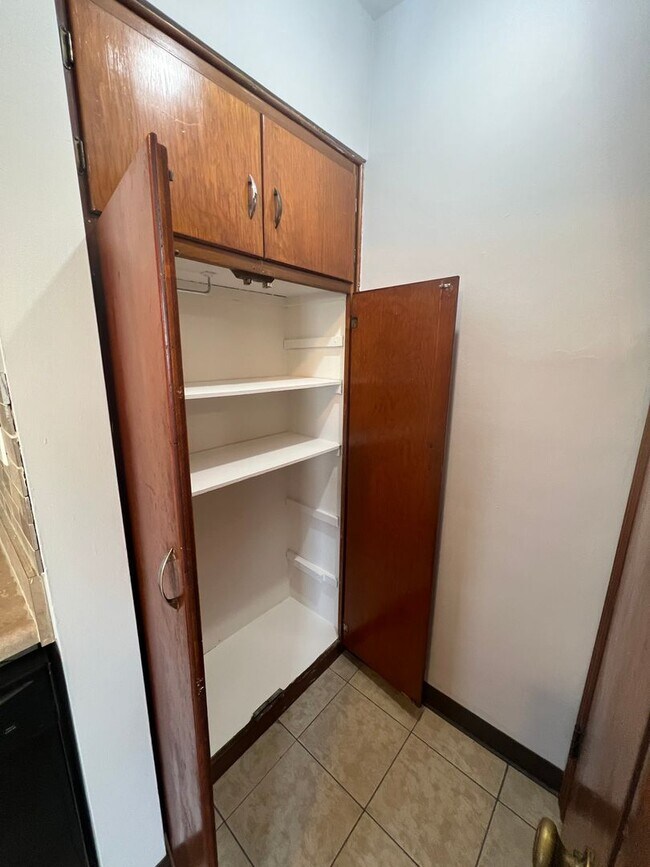 Building Photo - 2 Bedroom Townhome in Grandview!!