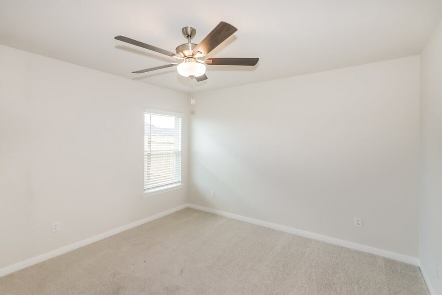 Building Photo - 425 Sunny Highlands Dr