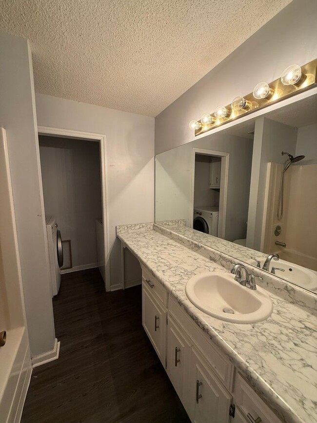 Building Photo - 205 Courtney Way