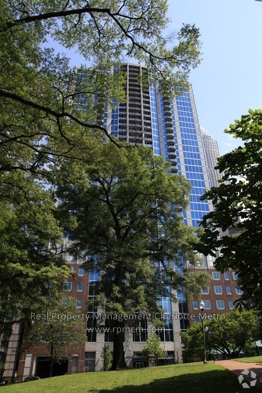 Building Photo - Fabulous Uptown View from 33rd Story Suite