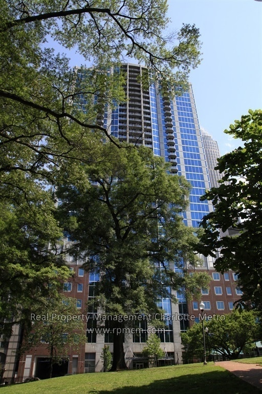 Primary Photo - Fabulous Uptown View from 33rd Story Suite