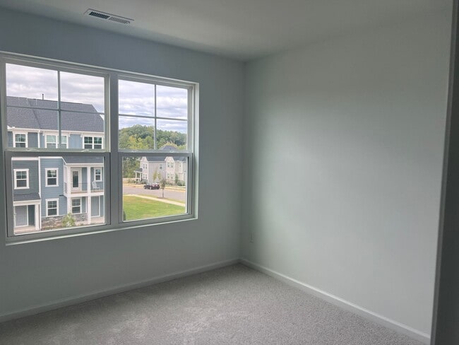 Building Photo - 1423 Jay Rd