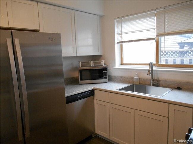 Building Photo - 1440 W Elmwood Ave