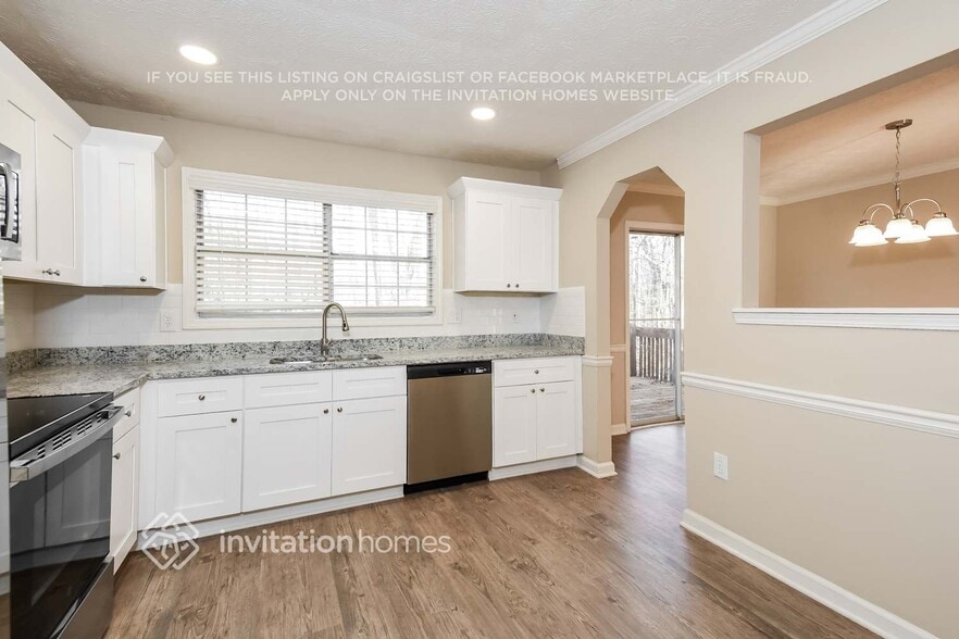 Building Photo - 2290 Castle Royale Dr