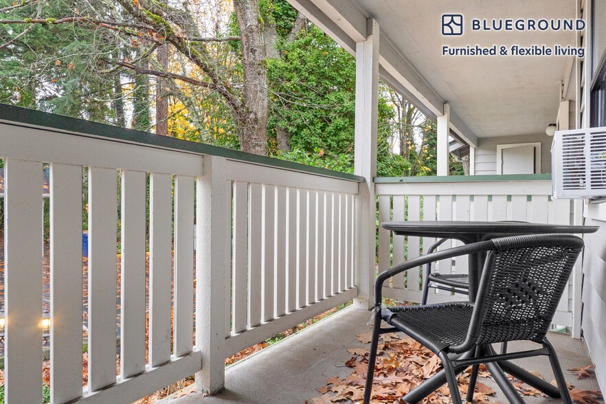 Building Photo - 15850 NE 40th St