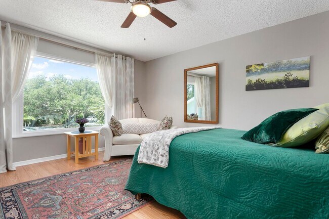 Building Photo - ** STUNNING 4 BEDROOM 2 FULL BATH/ 2 HALF BATH HOME WITH A PRIVATE POOL LOCATED JUST MINUTES FROM...