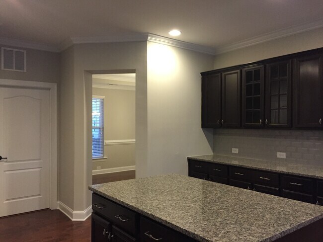 Building Photo - 2618 Snap Dragon Dr