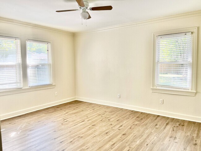 Building Photo - 512 Broadmoor Ave