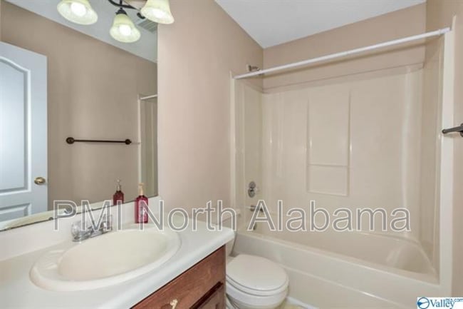 Building Photo - 218 Maddux Ct