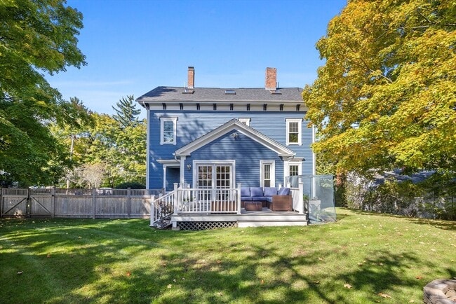 Building Photo - 90 Maple Pl