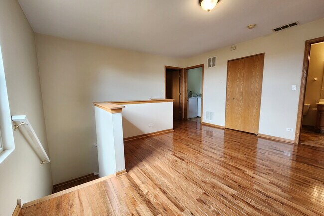 Building Photo - 263 Springbrook Trail S