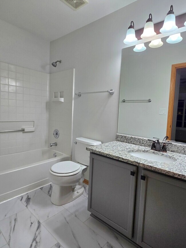 Building Photo - 3467 Ravinia Cir
