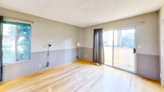 Building Photo - Spacious 2-bedroom condo in Downtown Long ...