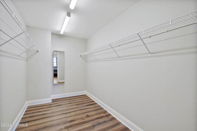 Building Photo - Welcome to your dream condo in the heart o...