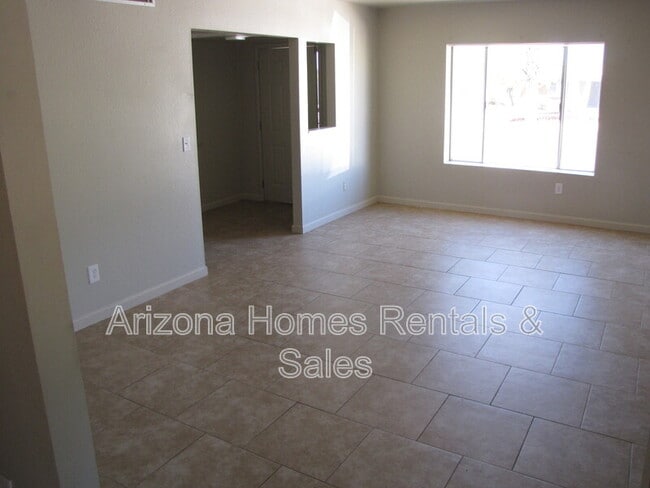 Building Photo - 302 N Banff Ave