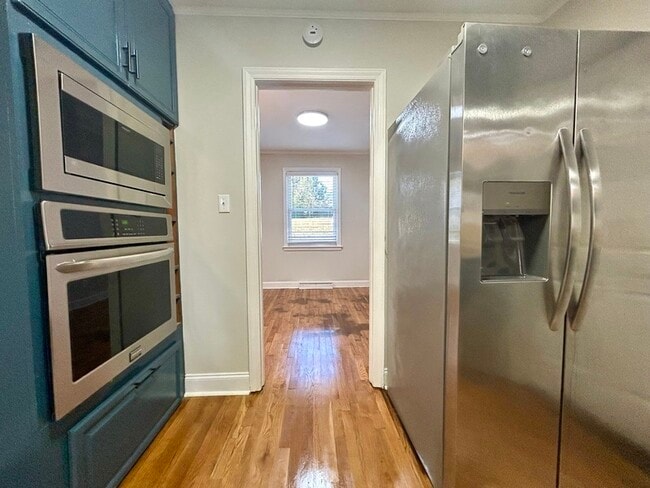 Building Photo - 900 Stanfield Dr