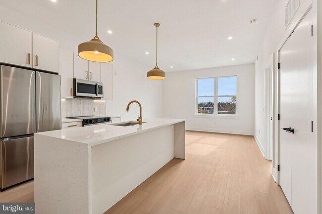 Building Photo - 30 W Allens Ln