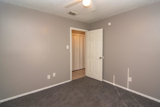 Building Photo - 12110 Swan Creek Dr