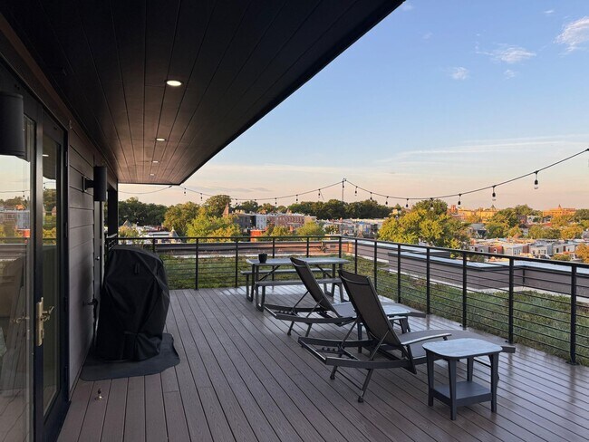 Building Photo - Great Luxury 3 Bedroom 2 Bath on H st NE!