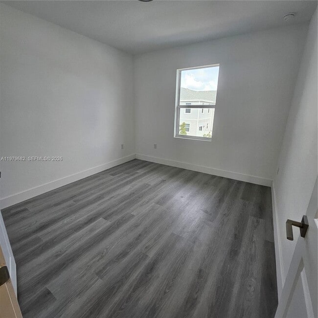 Building Photo - 1720 SE 9th Ave